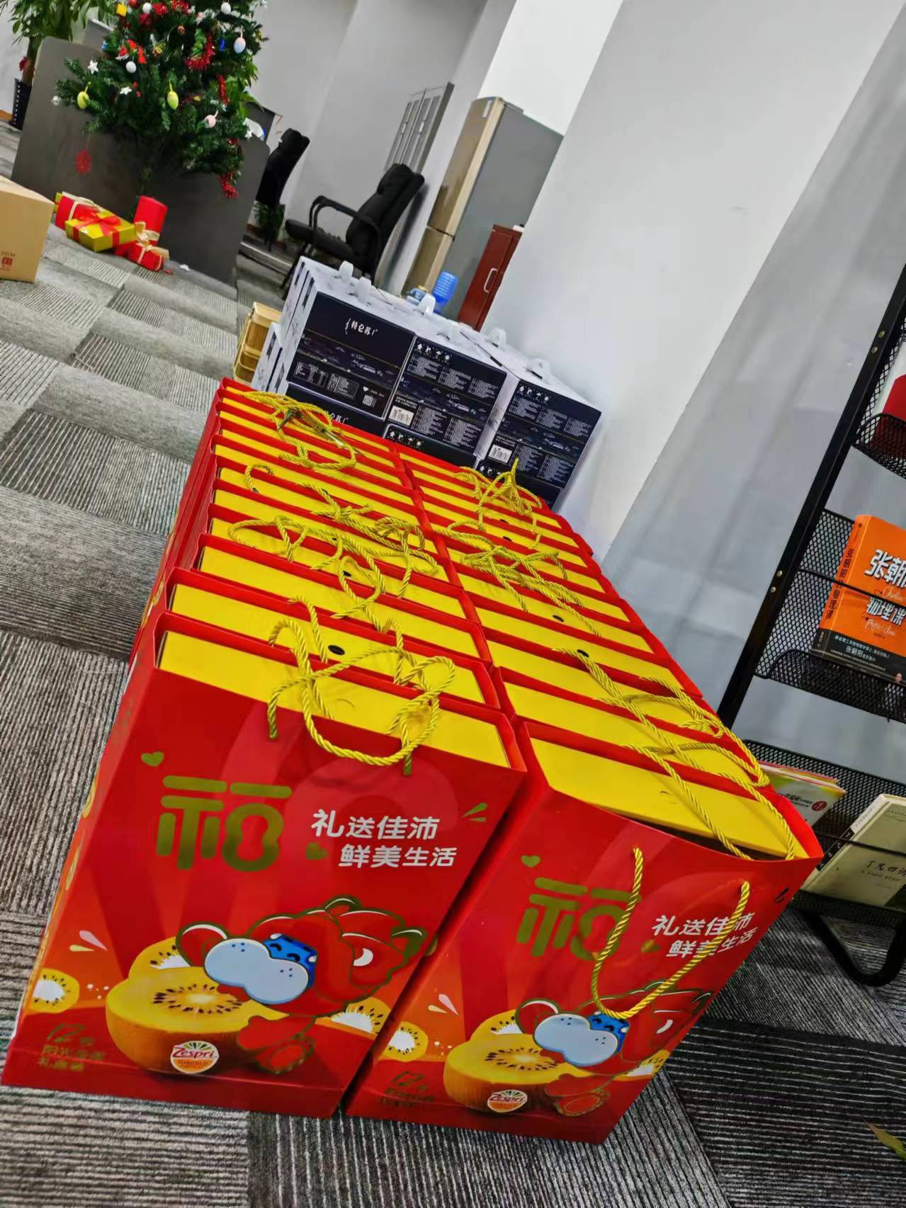 浓浓端午情，公司为大家准备了礼品